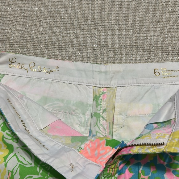 Lilly PULITZ ER women’s shorts regular buttercup style - Picture 3 of 4